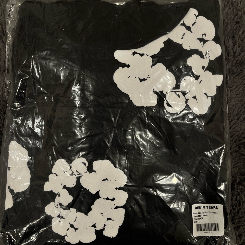 BLACK ON WHITE DENIM TEARS HOODIE
(SIZE L)